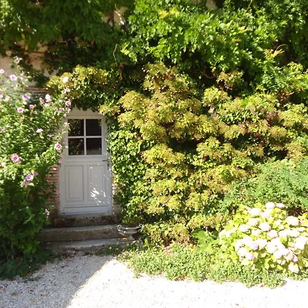 Chateau Des Roises Bed & Breakfast