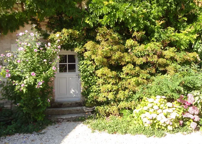 Chateau Des Roises Bed & Breakfast