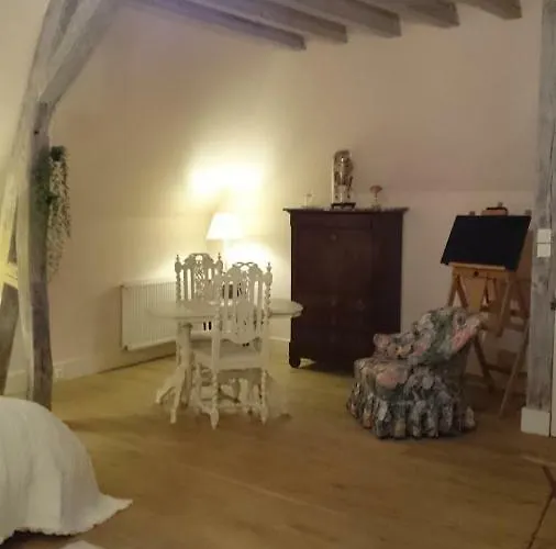 Chateau Des Roises Bed & Breakfast